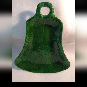 Green Leaf-Shaped Decorative Dish